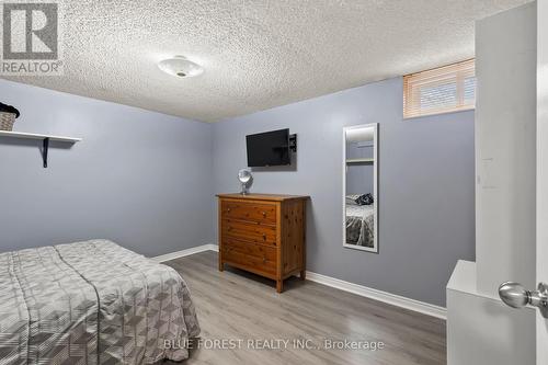 166 Gladman Avenue, London, ON - Indoor Photo Showing Bedroom