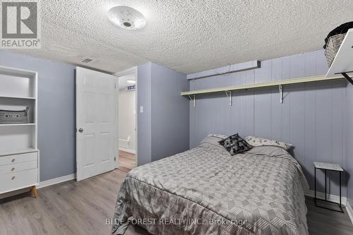 166 Gladman Avenue, London, ON - Indoor Photo Showing Bedroom