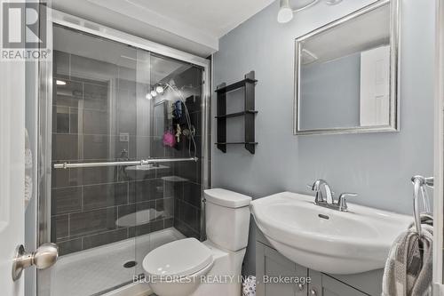 166 Gladman Avenue, London, ON - Indoor Photo Showing Bathroom