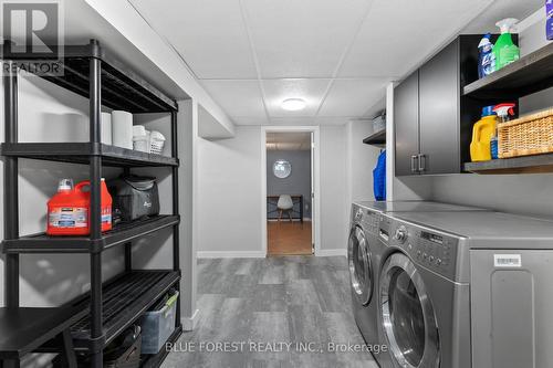 166 Gladman Avenue, London, ON - Indoor Photo Showing Laundry Room