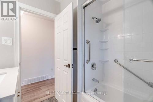 305 Panorama Crescent, London, ON - Indoor Photo Showing Bathroom