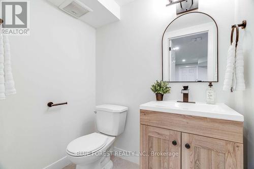 305 Panorama Crescent, London, ON - Indoor Photo Showing Bathroom