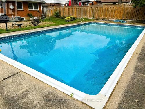 305 Panorama Crescent, London, ON - Outdoor With In Ground Pool With Backyard