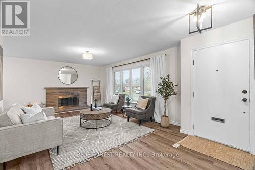 305 Panorama Crescent, London, ON - Indoor Photo Showing Living Room With Fireplace