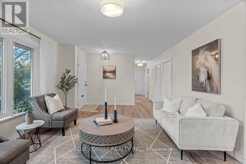 305 Panorama Crescent, London, ON - Indoor Photo Showing Living Room