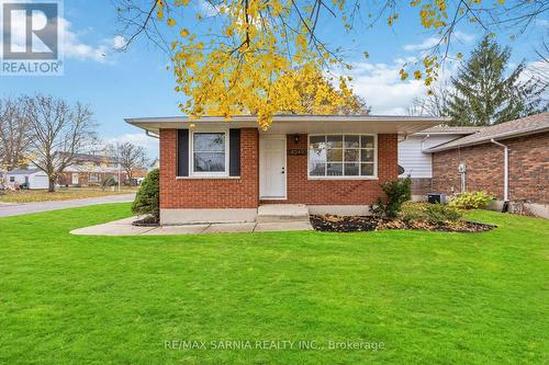 4049 Charlie Street, Petrolia, ON - Outdoor