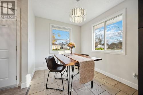 4049 Charlie Street, Petrolia, ON - Indoor Photo Showing Dining Room