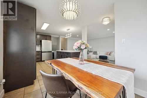 4049 Charlie Street, Petrolia, ON - Indoor Photo Showing Dining Room