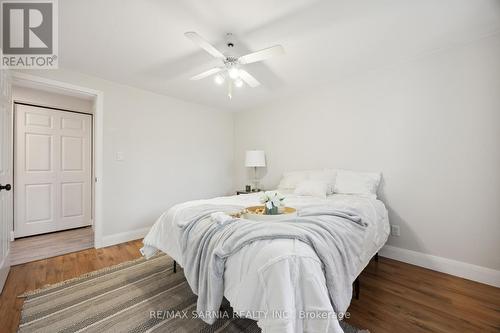 4049 Charlie Street, Petrolia, ON - Indoor Photo Showing Bedroom