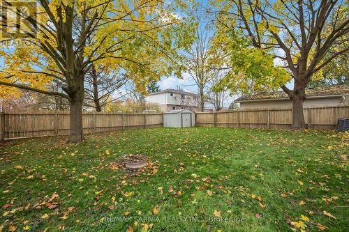 4049 Charlie Street, Petrolia, ON - Outdoor