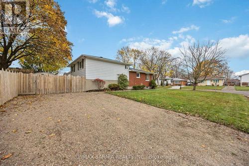 4049 Charlie Street, Petrolia, ON - Outdoor