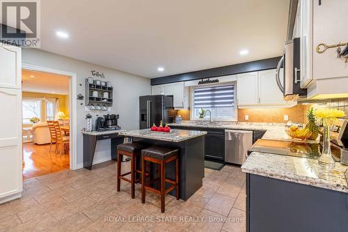 46 Hawkswood Trail, Hamilton, ON - Indoor Photo Showing Kitchen