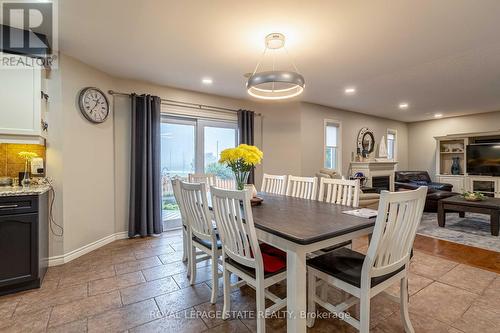 46 Hawkswood Trail, Hamilton, ON - Indoor Photo Showing Dining Room