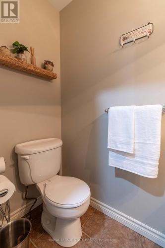 46 Hawkswood Trail, Hamilton, ON - Indoor Photo Showing Bathroom