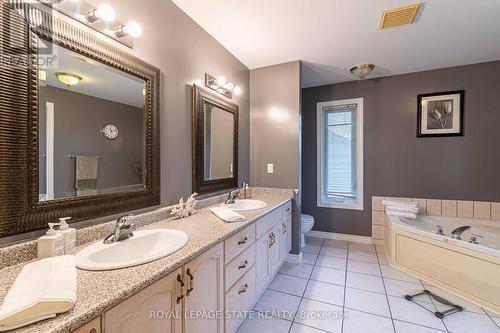 46 Hawkswood Trail, Hamilton, ON - Indoor Photo Showing Bathroom