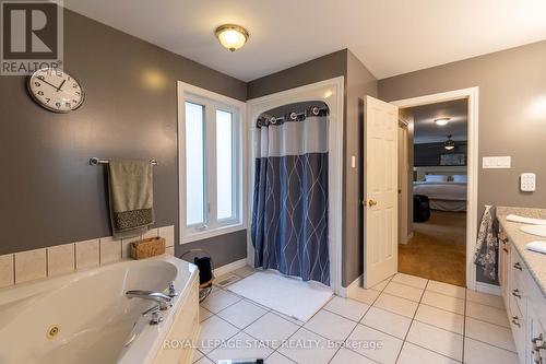 46 Hawkswood Trail, Hamilton, ON - Indoor Photo Showing Bathroom