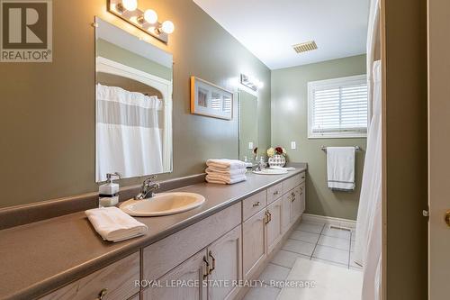 46 Hawkswood Trail, Hamilton, ON - Indoor Photo Showing Bathroom