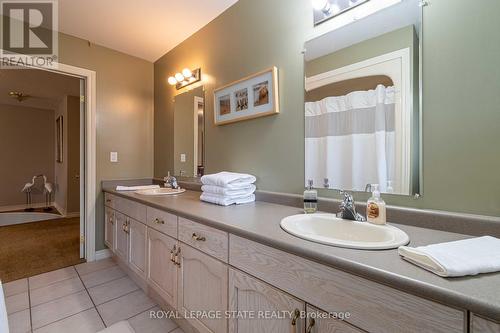 46 Hawkswood Trail, Hamilton, ON - Indoor Photo Showing Bathroom