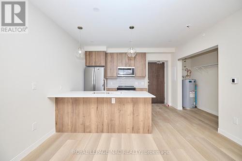 803 - 118 West Street, Port Colborne (878 - Sugarloaf), ON - Indoor Photo Showing Kitchen