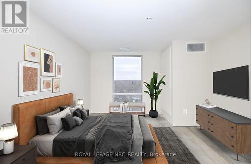 803 - 118 West Street, Port Colborne (878 - Sugarloaf), ON - Indoor Photo Showing Bedroom