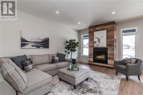 Lot 3 Oakley Drive, Niagara-On-The-Lake (108 - Virgil), ON - Indoor Photo Showing Living Room With Fireplace