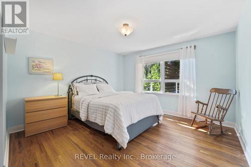 6456 Burdette Drive, Niagara Falls (212 - Morrison), ON - Indoor Photo Showing Bedroom