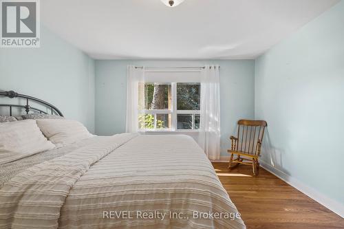 6456 Burdette Drive, Niagara Falls (212 - Morrison), ON - Indoor Photo Showing Bedroom