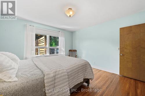 6456 Burdette Drive, Niagara Falls (212 - Morrison), ON - Indoor Photo Showing Bedroom