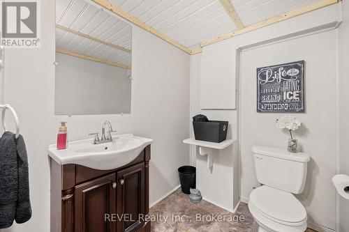 6456 Burdette Drive, Niagara Falls (212 - Morrison), ON - Indoor Photo Showing Bathroom