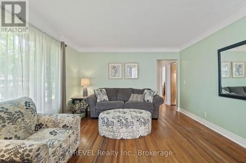 6456 Burdette Drive, Niagara Falls (212 - Morrison), ON - Indoor Photo Showing Living Room