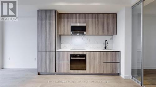 1413 - 127 Broadway Avenue, Toronto, ON - Indoor Photo Showing Kitchen