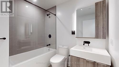 1413 - 127 Broadway Avenue, Toronto, ON - Indoor Photo Showing Bathroom