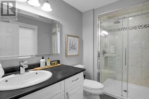 703 Blackacres Boulevard, London, ON - Indoor Photo Showing Bathroom