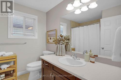 703 Blackacres Boulevard, London, ON - Indoor Photo Showing Bathroom