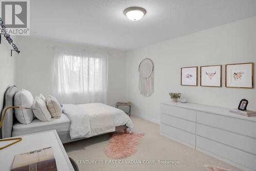 703 Blackacres Boulevard, London, ON - Indoor Photo Showing Bedroom