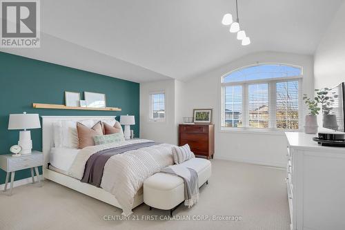 703 Blackacres Boulevard, London, ON - Indoor Photo Showing Bedroom