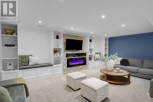 703 Blackacres Boulevard, London, ON - Indoor Photo Showing Living Room