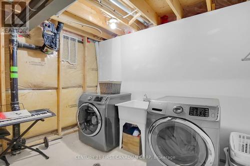 703 Blackacres Boulevard, London, ON - Indoor Photo Showing Laundry Room