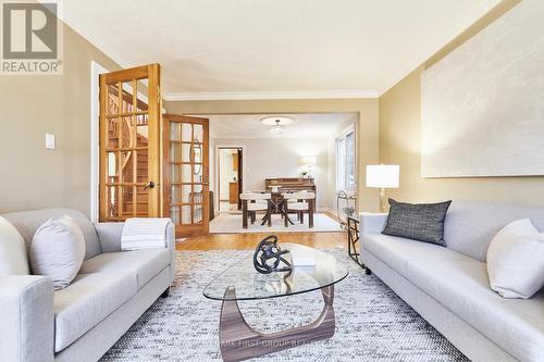 542 Mcleod Crescent, Pickering, ON - Indoor Photo Showing Living Room