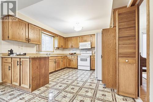 542 Mcleod Crescent, Pickering, ON - Indoor Photo Showing Kitchen