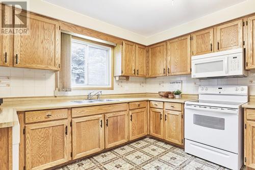 542 Mcleod Crescent, Pickering, ON - Indoor Photo Showing Kitchen With Double Sink