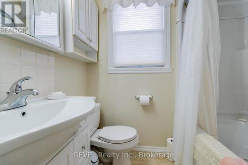 719 Church Street, Pelham (664 - Fenwick), ON - Indoor Photo Showing Bathroom