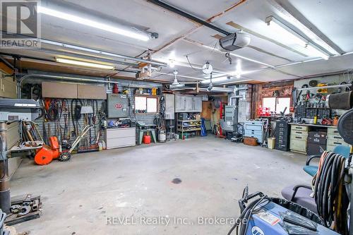 719 Church Street, Pelham (664 - Fenwick), ON - Indoor Photo Showing Garage