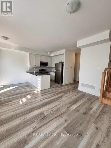 47 Spry Lane, Barrie, ON - Indoor Photo Showing Kitchen