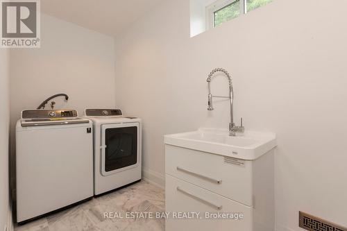 1627 Glenburnie Road, Mississauga, ON - Indoor Photo Showing Laundry Room