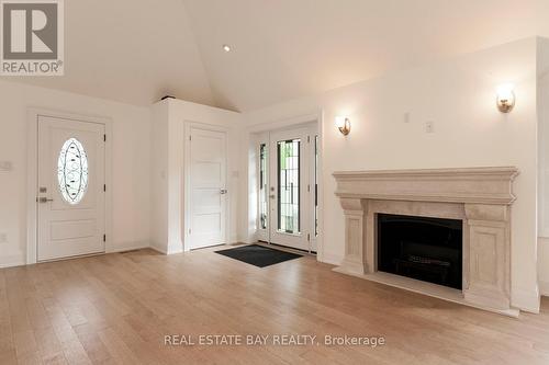 1627 Glenburnie Road, Mississauga, ON - Indoor Photo Showing Living Room With Fireplace