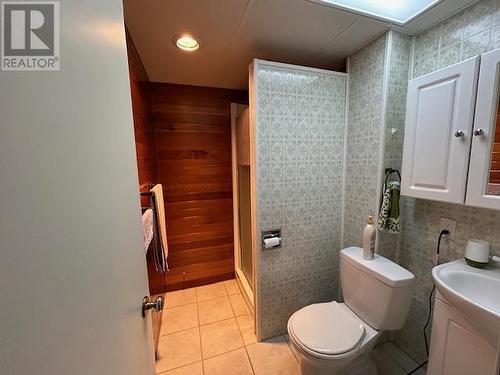 1321 92 Avenue, Dawson Creek, BC - Indoor Photo Showing Bathroom