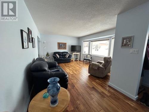 1321 92 Avenue, Dawson Creek, BC - Indoor Photo Showing Living Room