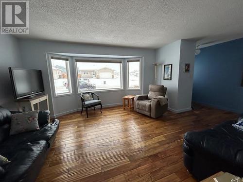 1321 92 Avenue, Dawson Creek, BC - Indoor Photo Showing Living Room