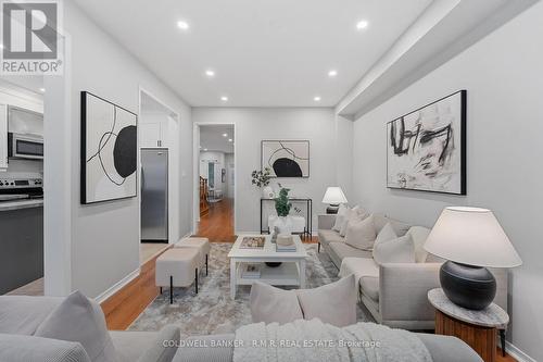 23 Barnwood Drive, Richmond Hill (Oak Ridges Lake Wilcox), ON - Indoor Photo Showing Living Room